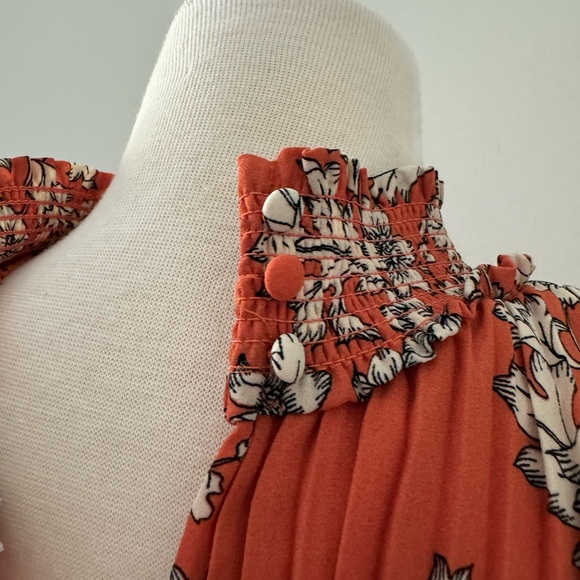 Nanette Lepore Accordian Dress - Picture 5 of 9